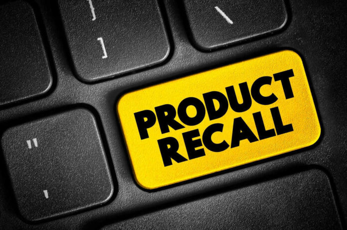 shutterstock_2327937115.jpg Product recall key on computer keyboard