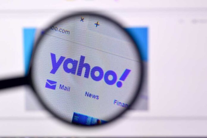 Magnifying glass focusing on the Yahoo website logo
